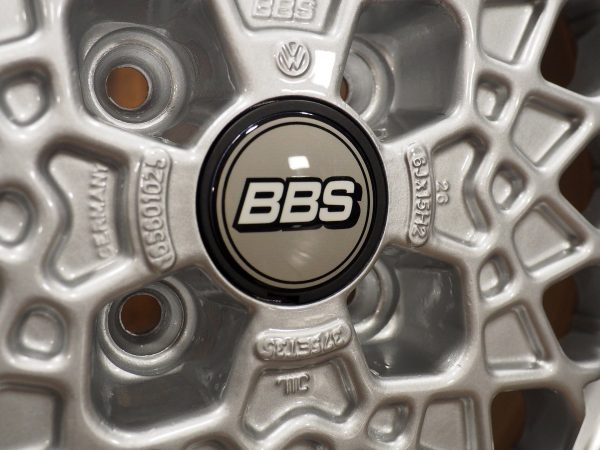 BBS RA252 15 inch Alloy Wheels 4×100 6Jx15 ET35 BMW E30 VW Golf 1 GTI, Golf 2 GTI center cap detail.