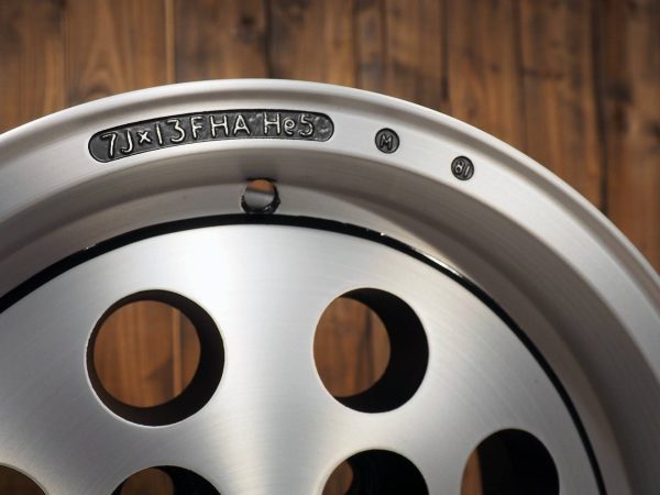 Ford Capri Pepperpot Alloys 7Jx13 Wheels ET05 4×108 PCD 13inch lip close up