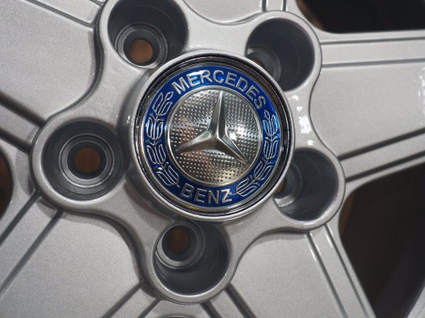 Melber Penta Wheels 7x15 ET24 Alloys Mercedes AMG center cap detail