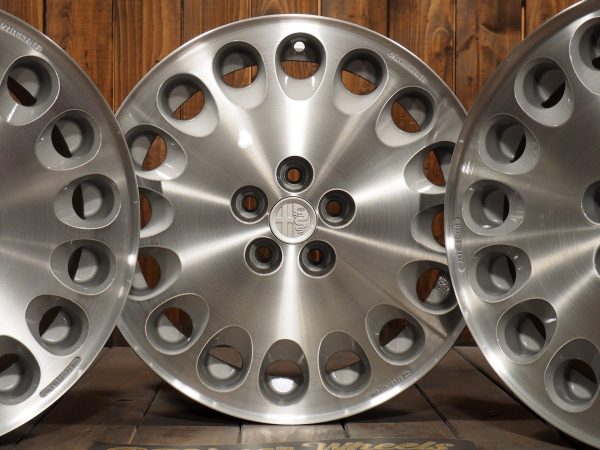 Alfa Romeo Speedline 16 inch Alloy Wheels 5×98 6.5Jx16 ET32 three wheels front view close up diamond cut detail