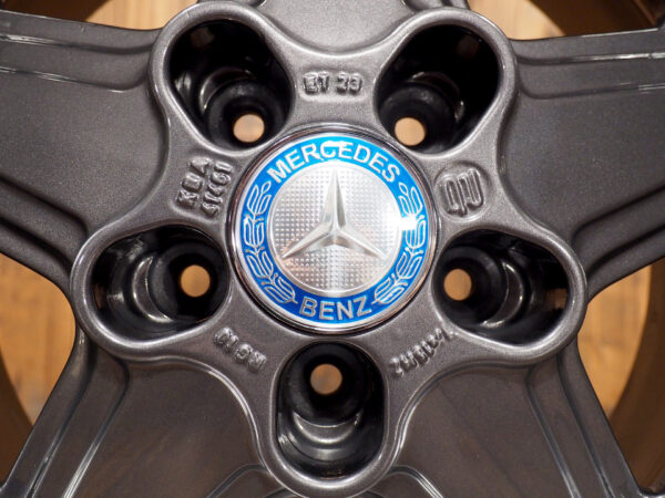 Mercedes Benz 15 inch Alloy Wheels 5x112 7Jx15 ET23 W107 W123 W116 W124 Penta center cap detail