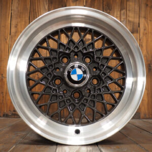 Anthracite BBS Mahle 14 inch with BMW center cap oldtimer wheel front view