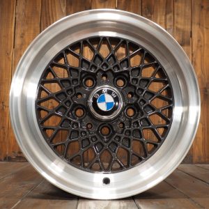 Anthracite BBS Mahle 14 inch with BMW center cap oldtimer wheel front view
